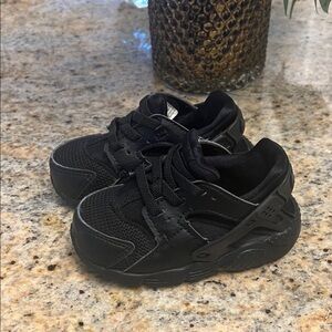 Nike Huarache Black Sneakers Toddler 5 - very gently worn.